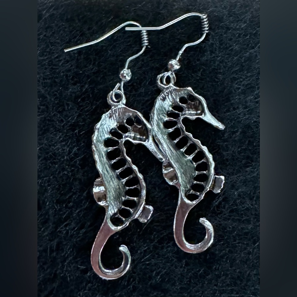 Seahorse silver with blue topaz push through earrings - Picture 3 of 7